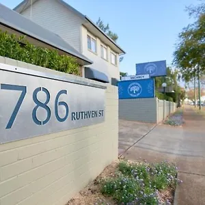 Ruthven Street Motor Motel