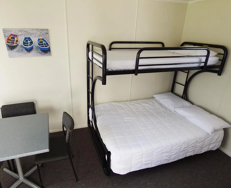 Holdens Bay Holiday Park location
